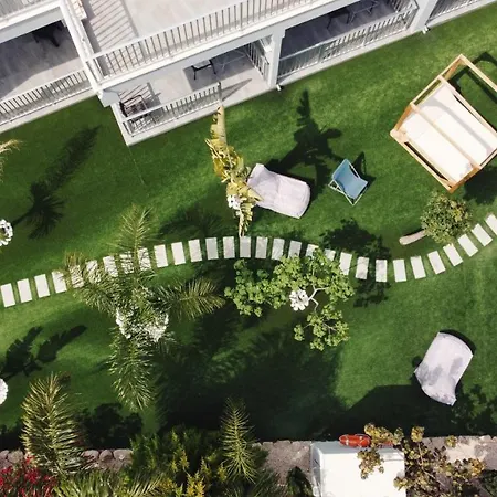 Silver Sea Holiday *